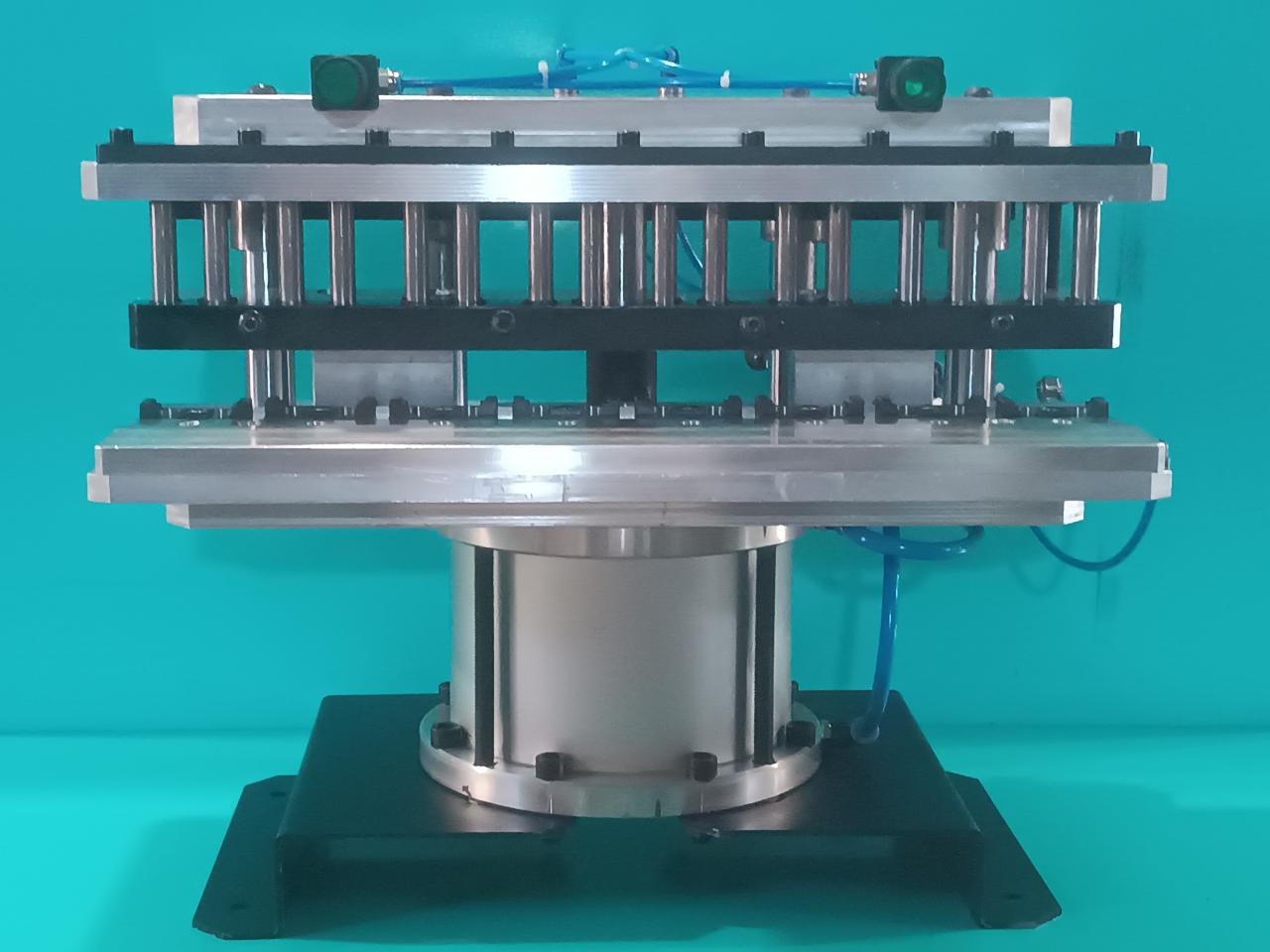 PNEUMATSKA PRESA ZA PROBIJANJE OTVORA NA PLASTIČNOJ AMBALAŽI ZA FIRMU 